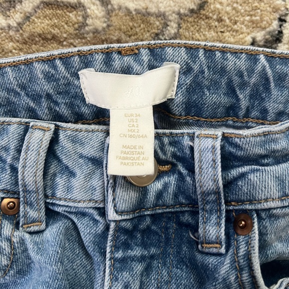 Light wash denim jeans - Picture 3 of 4